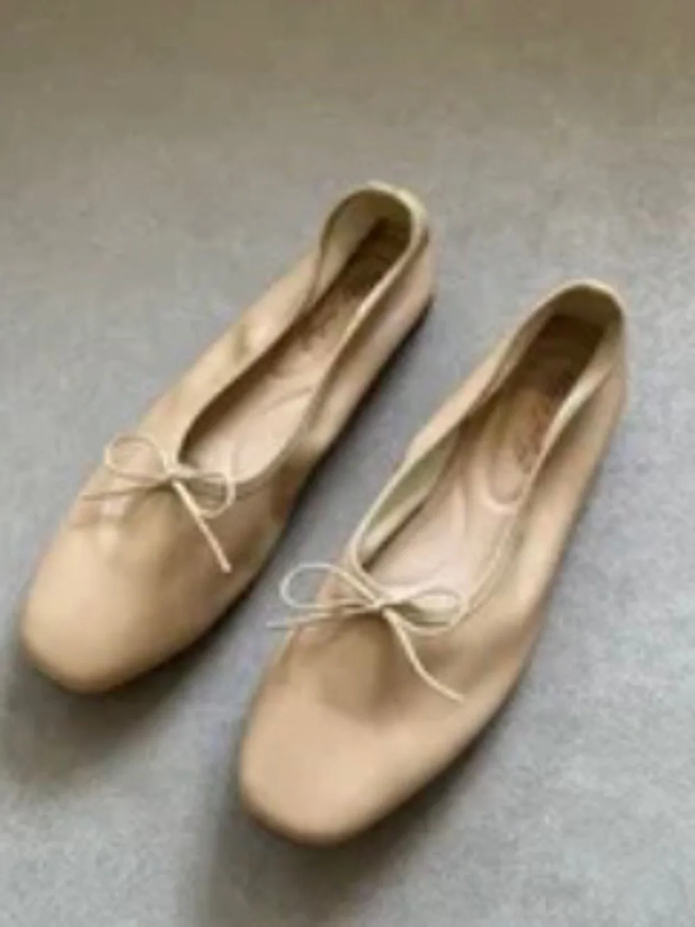 Beige Tan Ballet Flats with Bow Size 8 EUC